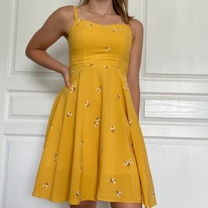 Old Navy Yellow and White Daisy Flower Dress